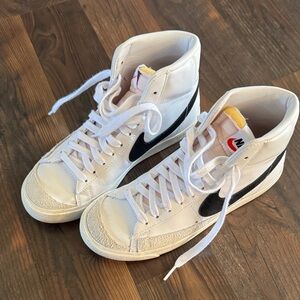 Nike White and Black High-Tops